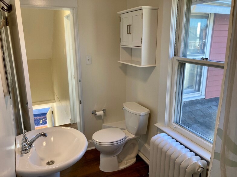 Building Photo - 502 Bell Rd