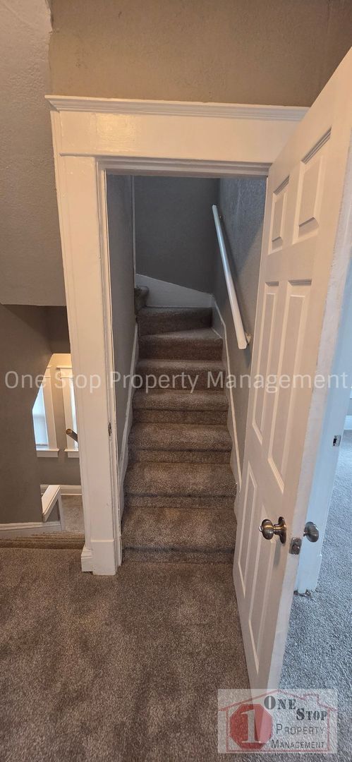 Building Photo - Beautiful 3 Bedroom 2 Bathroom in Kansas City!