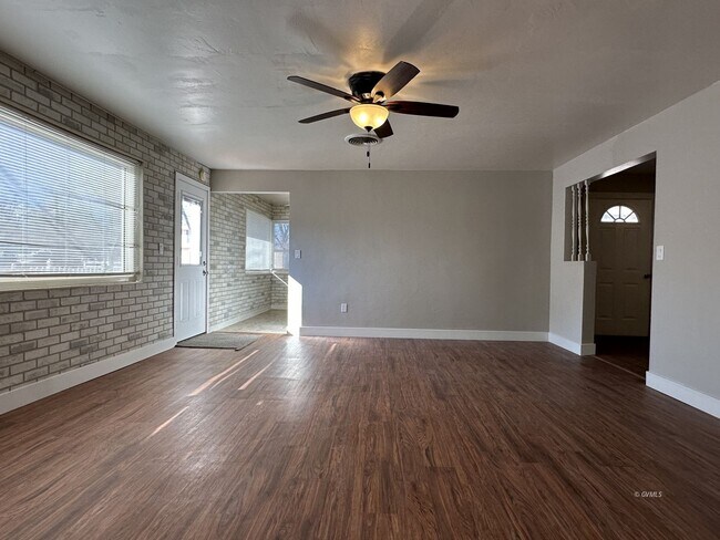 Building Photo - 2883 Bigler Ave