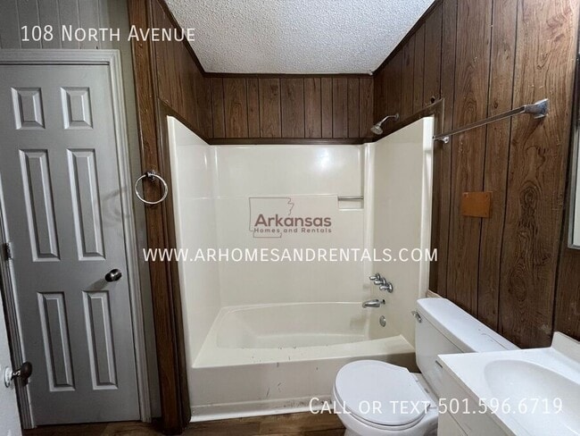 Building Photo - 108 North Ave