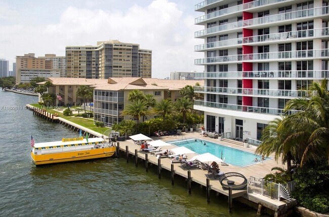 Building Photo - 2600 E Hallandale Beach Blvd