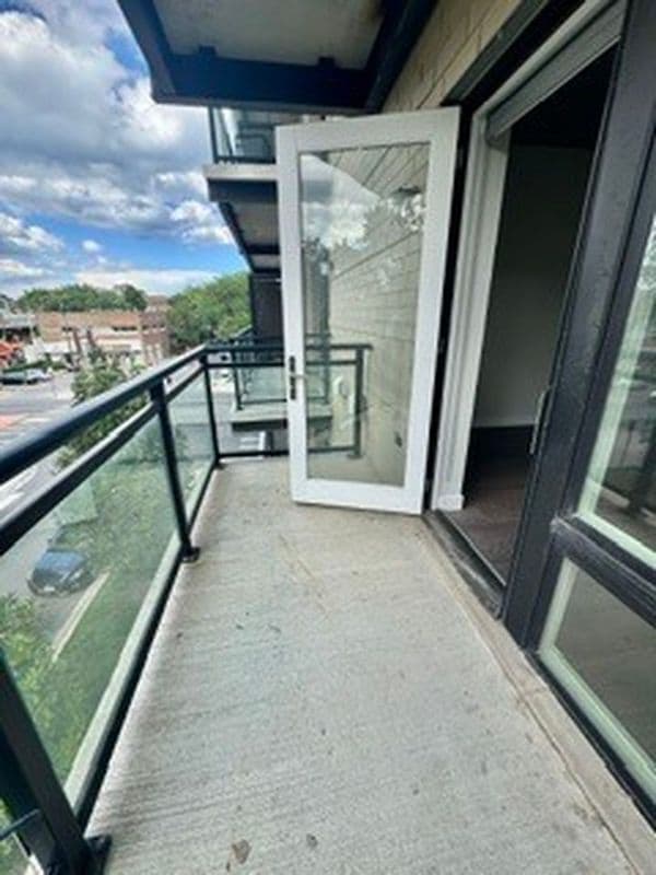 Building Photo - 2407 W Eastwood Ave