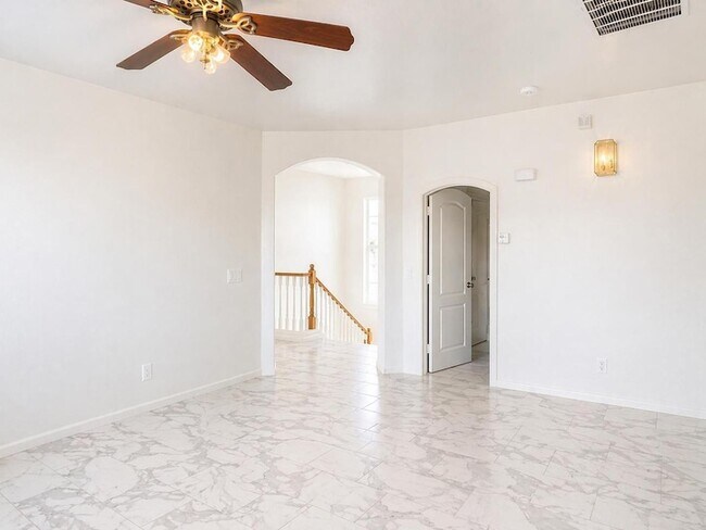 Building Photo - 8611 S 45th Glen