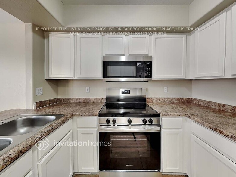 Building Photo - 3440 E Southern Ave