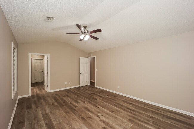 Building Photo - 8144 Green Garden Dr