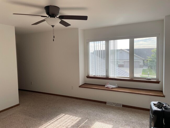 Building Photo - 2439 Parkfield Dr