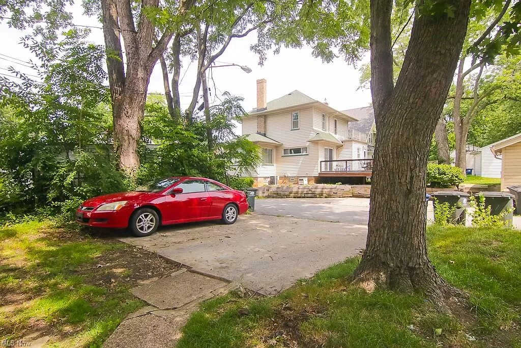 Parking - 1265 W Clifton Blvd