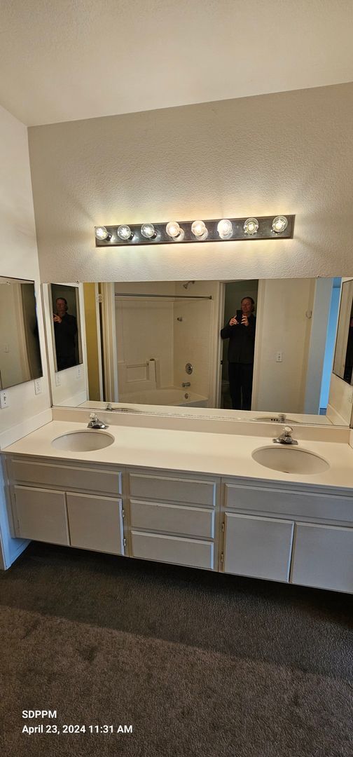 Building Photo - SCRIPPS RANCH - Ivy Hill - Nice 3 Bedroom / 2.5 Bath Townhouse.  AVAILABLE 08/17/2026.