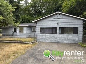 Building Photo - Fully Renovated 4-Bedroom Home with in Lak...