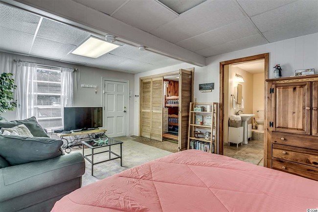 Building Photo - 502 16th Ave S