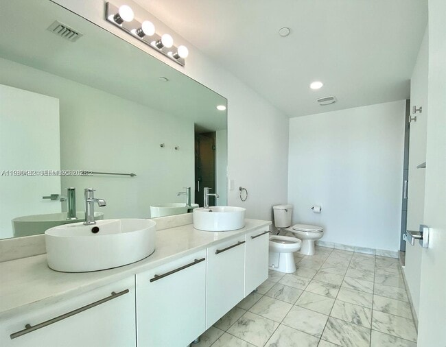 Building Photo - 888 Biscayne Blvd