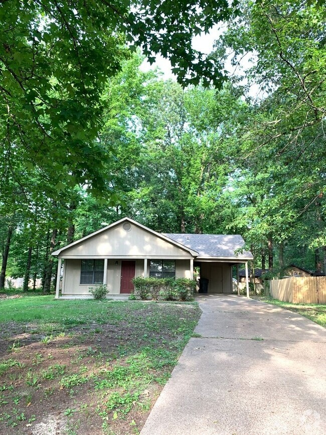 Building Photo - 3 Bed/1.5 Bath Near Fox Meadow Schools!
