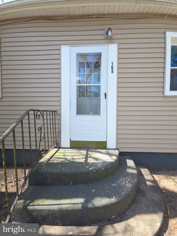Building Photo - 16 Chicory St