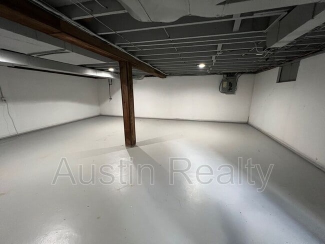 Building Photo - 10510 Ladue Rd
