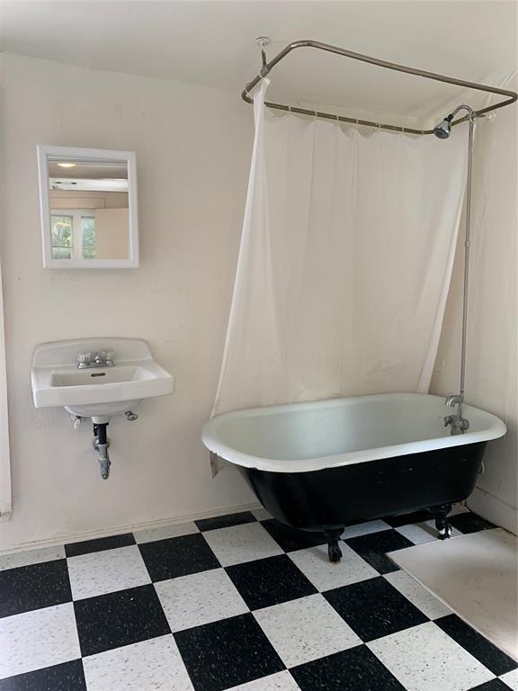 Building Photo - 318 Hyde Park Blvd