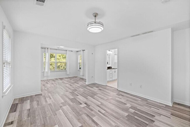 Building Photo - 4228 Laurel Creek Ct SE