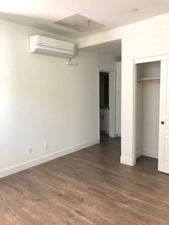 Building Photo - Charming Tiny Home Retreat: Cozy 1-Bedroom...