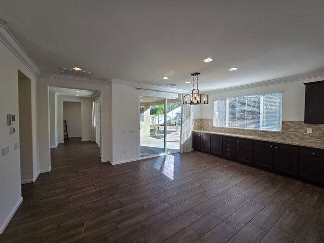 Building Photo - Spacious Woodcrest Single Story