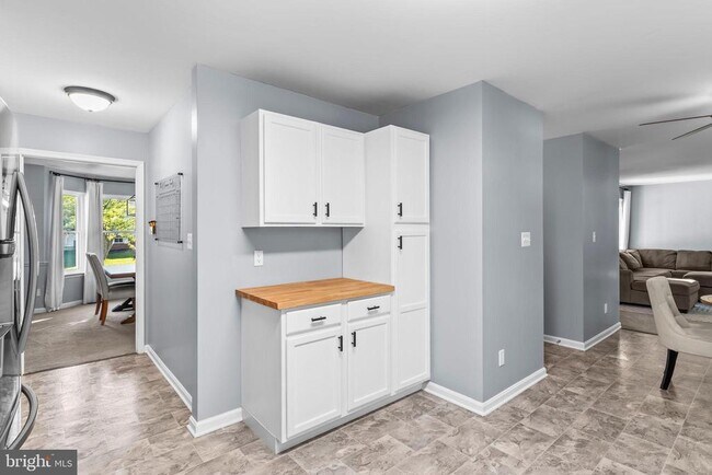 Building Photo - 22045 Clipper Dr