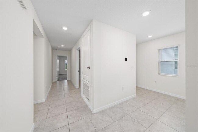 Building Photo - 9061 Oscraft Dr
