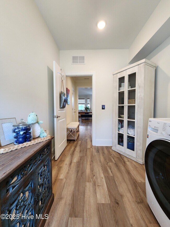Building Photo - 380 Lake Firefly Loop