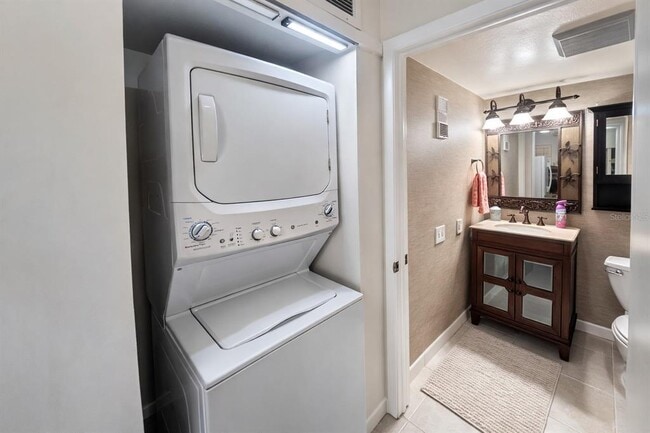 Building Photo - 2333 Feather Sound Dr