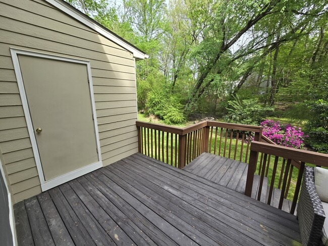 Building Photo - 1500 Oakland Hills Way