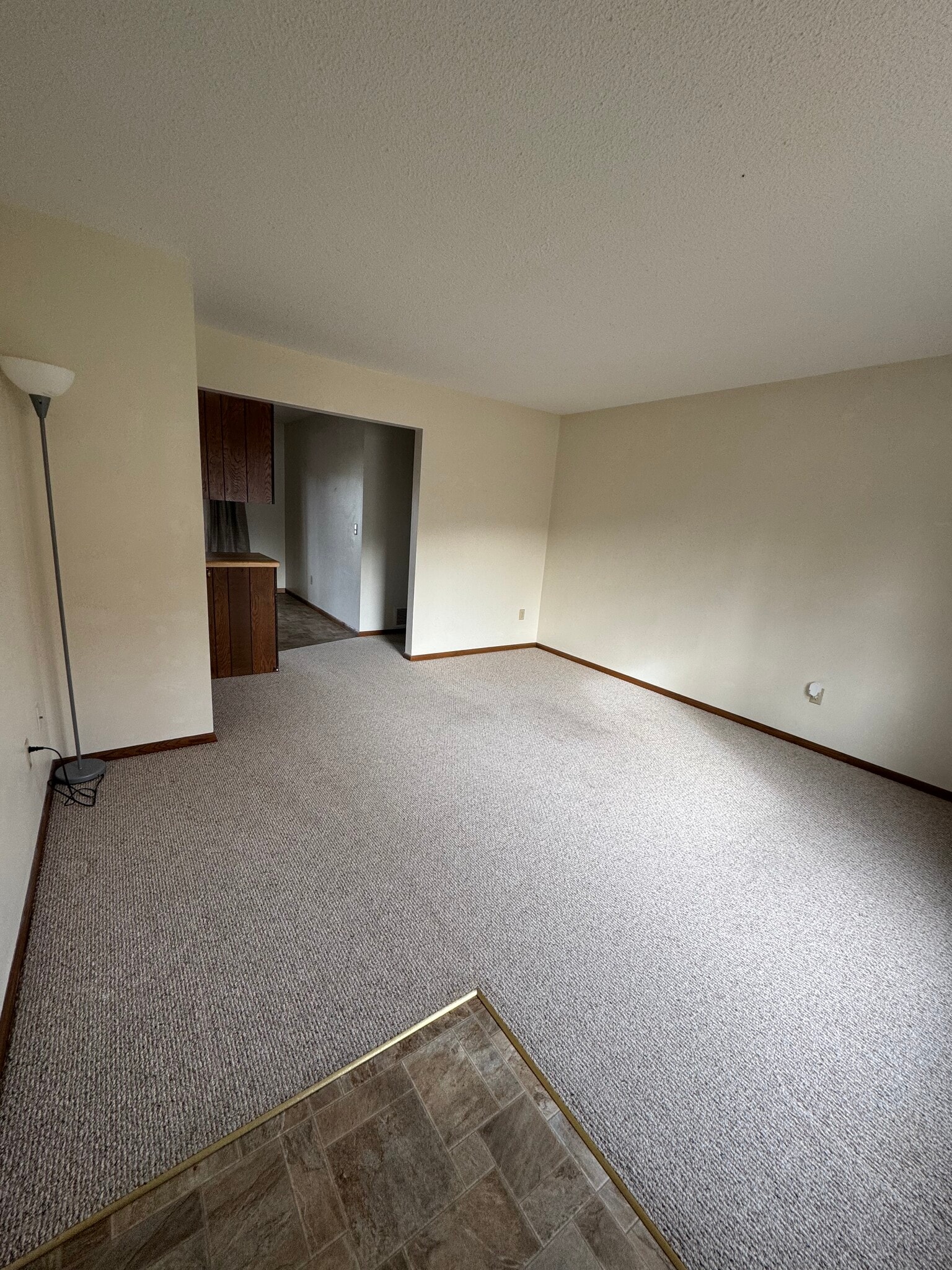 Building Photo - 537 Kerry Dr