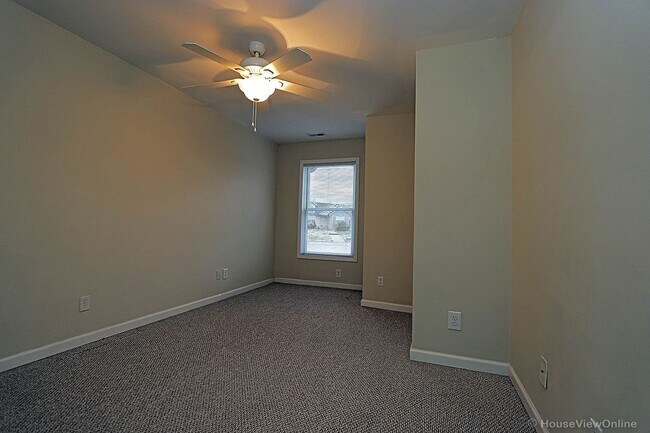 Building Photo - 2 Bedroom Triplex in Cape