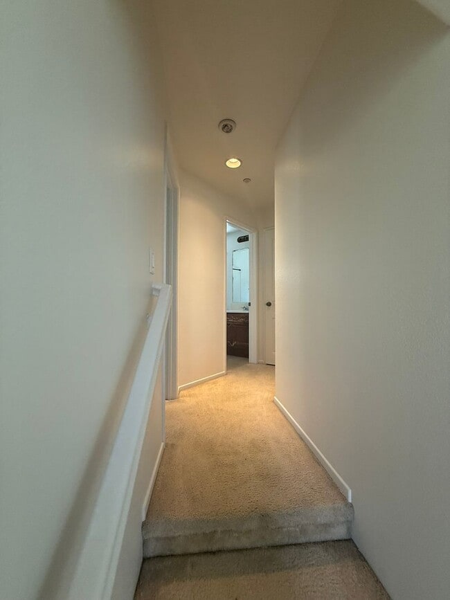 Building Photo - 3 bed 3 bath by Cal Sate!