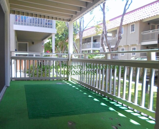 Building Photo - Condo in Great Location! Award Winning Schools!