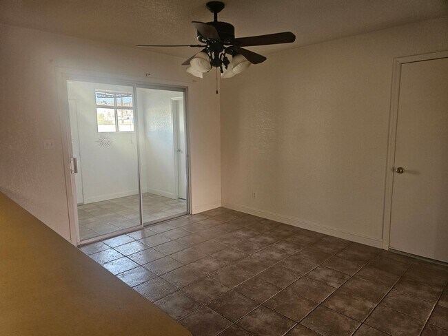 Building Photo - Unfurnished Long Term