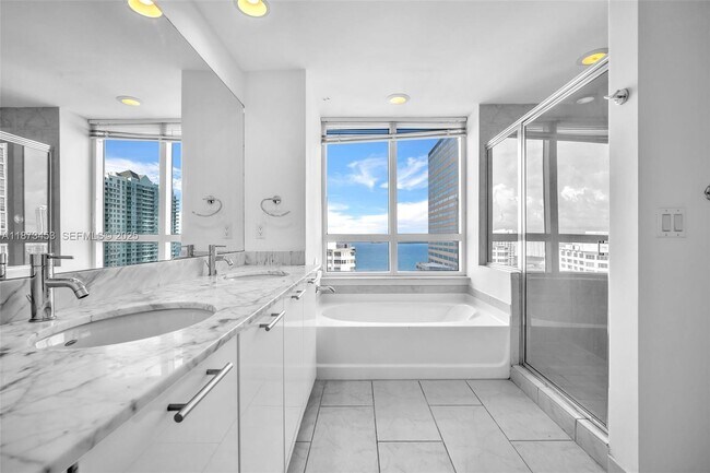 Building Photo - 951 Brickell Ave