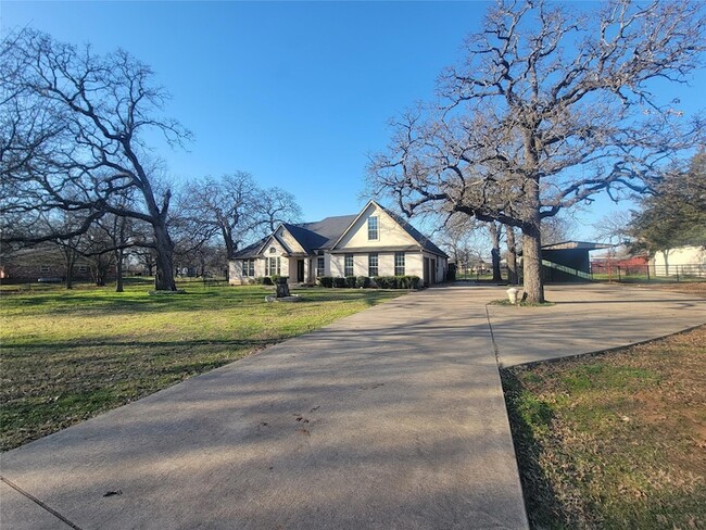 Building Photo - 5535 Whispering Oaks Ln