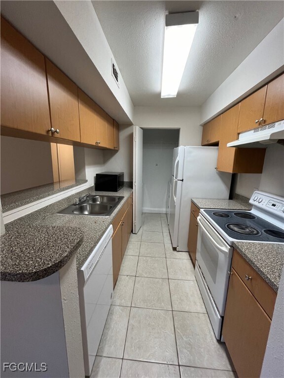 Building Photo - 2885 Winkler Ave