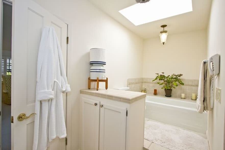 Master Bath - 810 Stanford St
