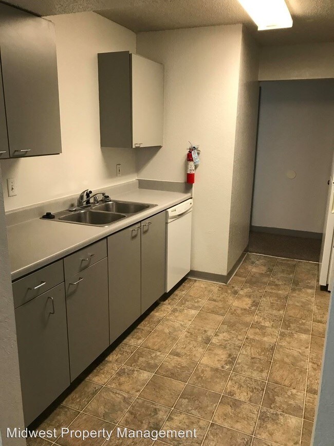 Building Photo - 1903-1905 Massachusetts St