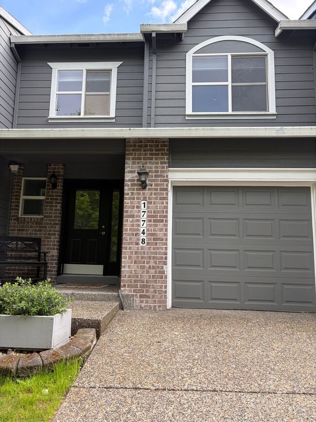 Building Photo - Beautiful Townhouse in the Woodhaven area of Sherwood
