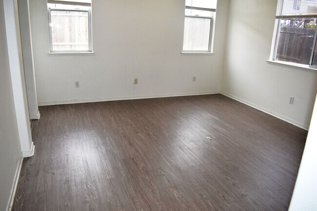 Building Photo - 7836 Calzada Way