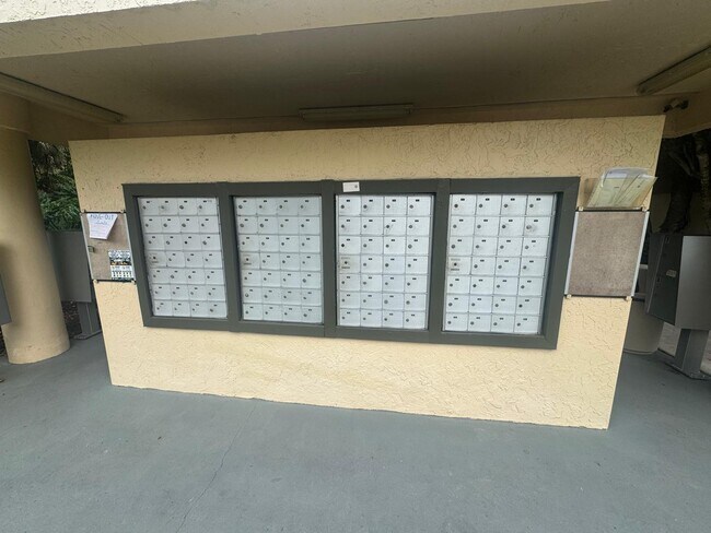 Building Photo - 9999 Summerbreeze Dr