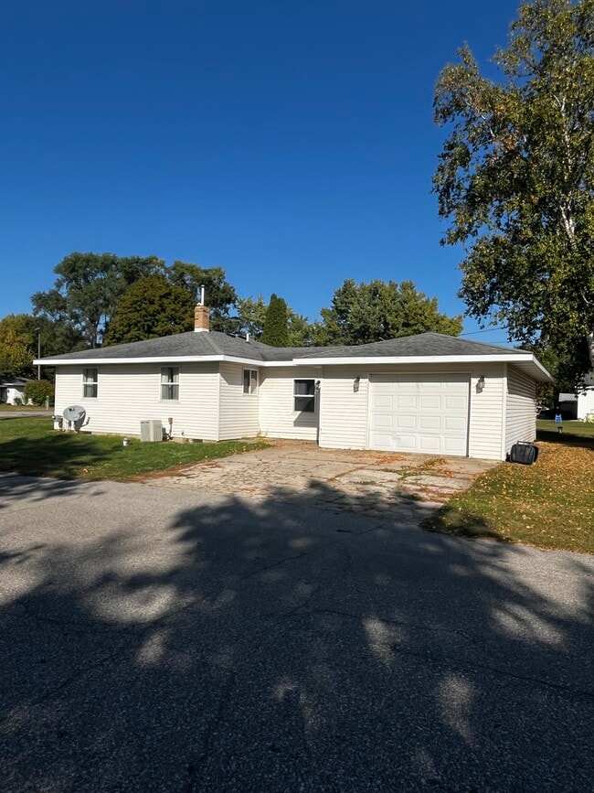 Building Photo - 5093 Center St