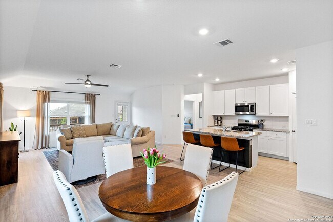 Building Photo - Inviting and Elegant One-Story Ranch Home