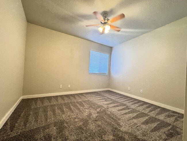 Building Photo - **MOVE IN SPECIAL***HALF OFF FIRST MONTHS RENT. UPSTAIRS 2 BEDROOM CONDO OVERLOOKING GREENBELT