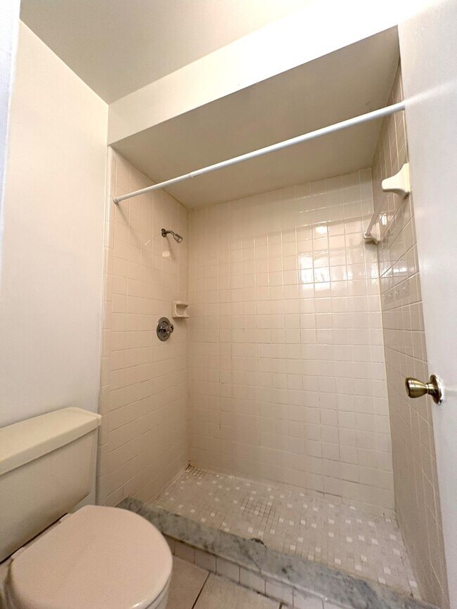 Building Photo - Charming 2-Bed, 2-Bath Home with Vaulted C...