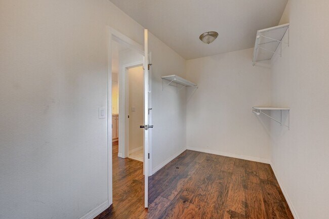 Building Photo - 5 bedroom, 4 1/2 bath, with 3 car garage in Cherry Creek School District