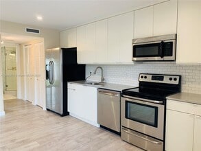 Building Photo - 2412 NE 26th St