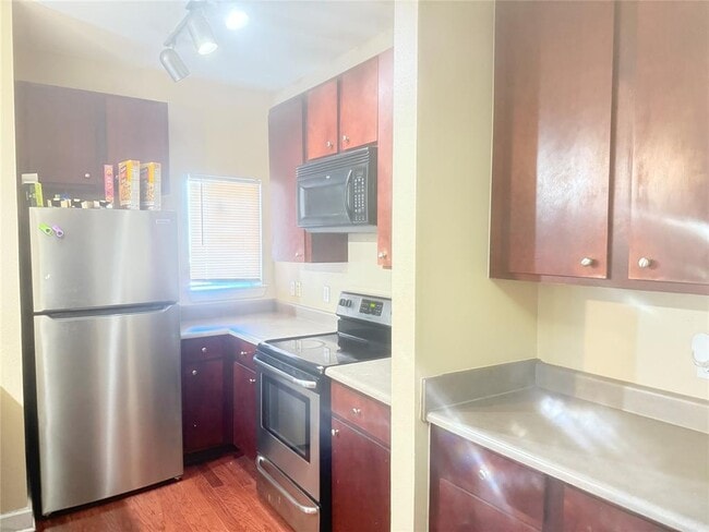 Building Photo - 1901 Crossing Pl