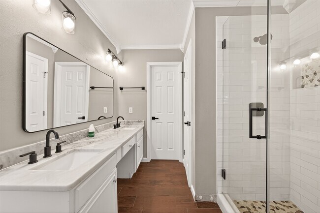 Building Photo - 1720 Old Creek Dr