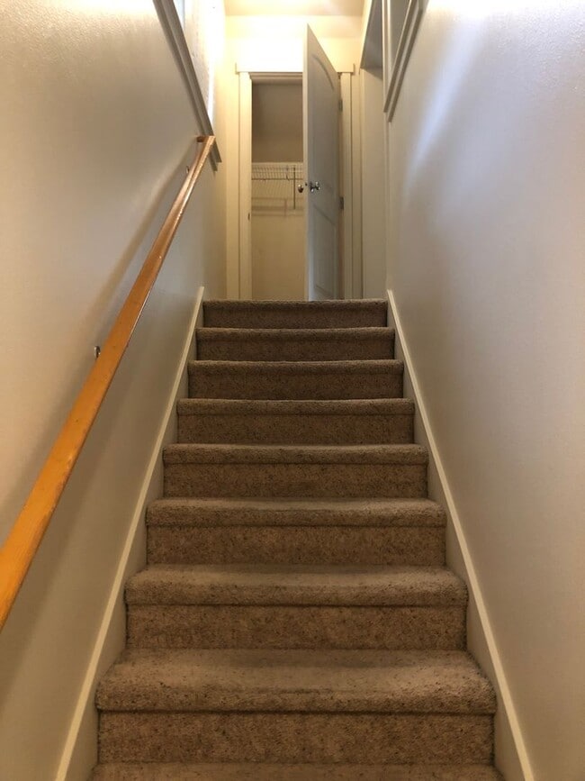 Building Photo - 1 Bed/1 Bath Unit with Garage - Near Old Mill District