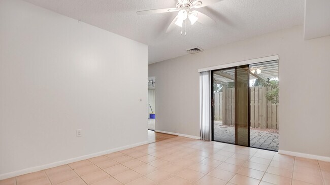 Building Photo - 121 1st Ln